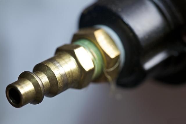 What are the symptoms of a damaged injector?